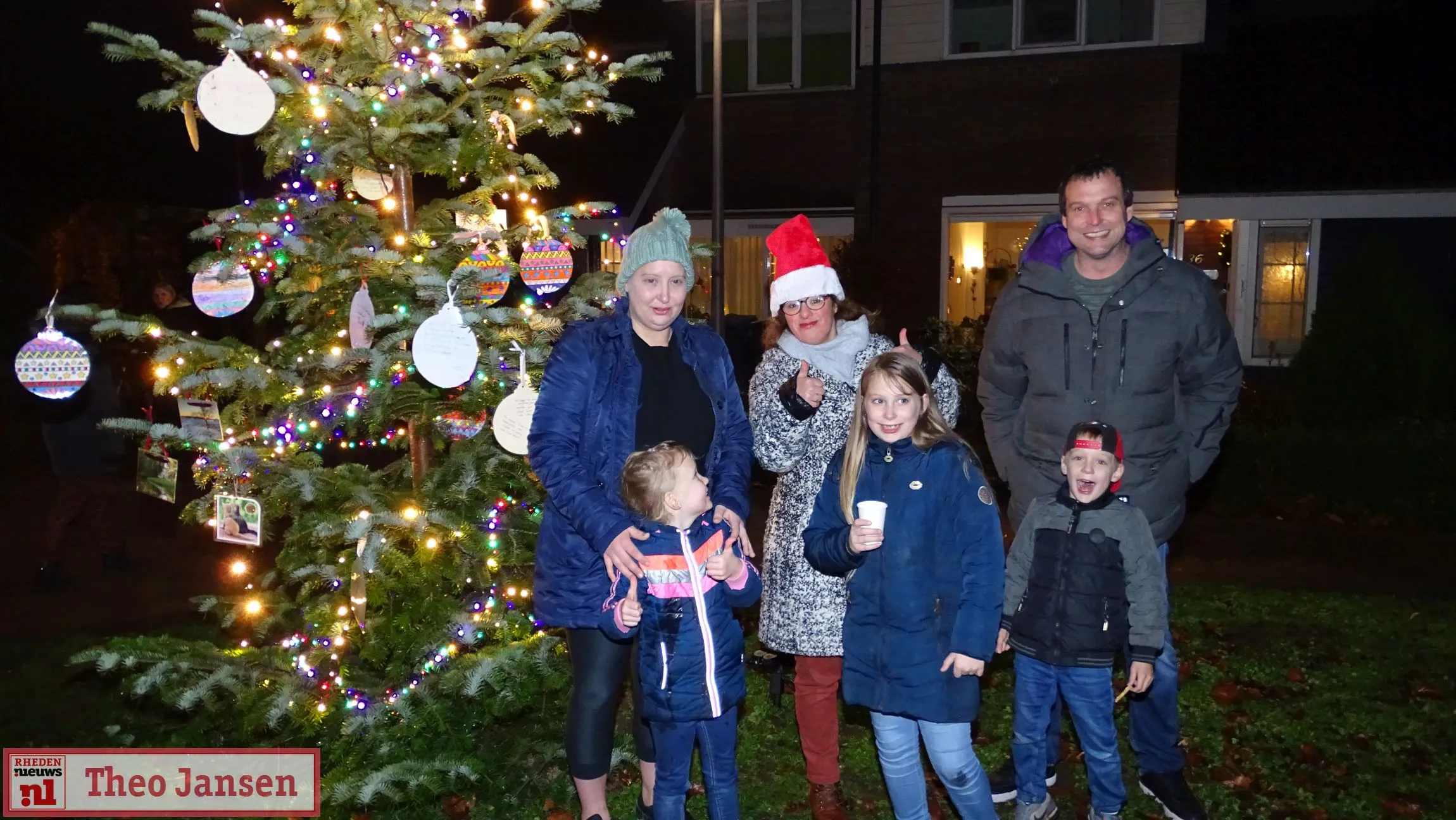 2020 12 07 gasthuisbouwing rheden plaatsen kerstboom met de buurt 1