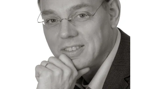 axr7dv2cvkuhop5hd4si1lq4j ron knig