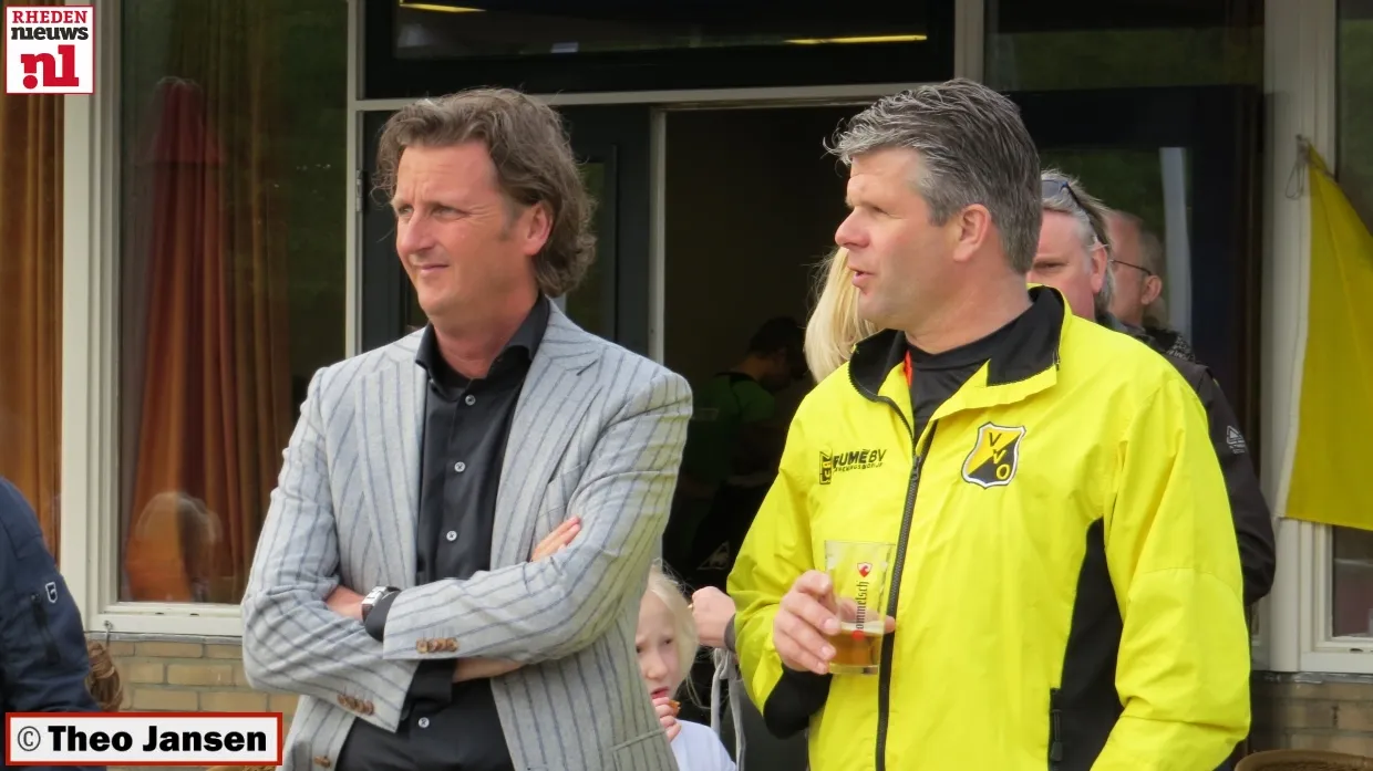 b02m4zye4t7zcf0dz1oi0b36i 2014 04 09 de pinkenberg voetbal prijsuitreiking 001