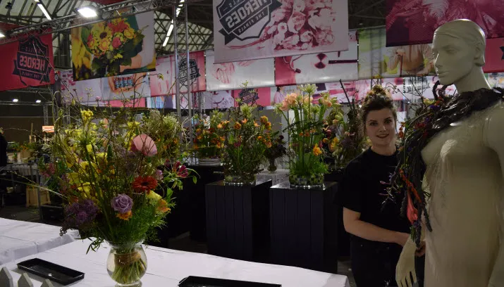 carmen met het bloemwerk