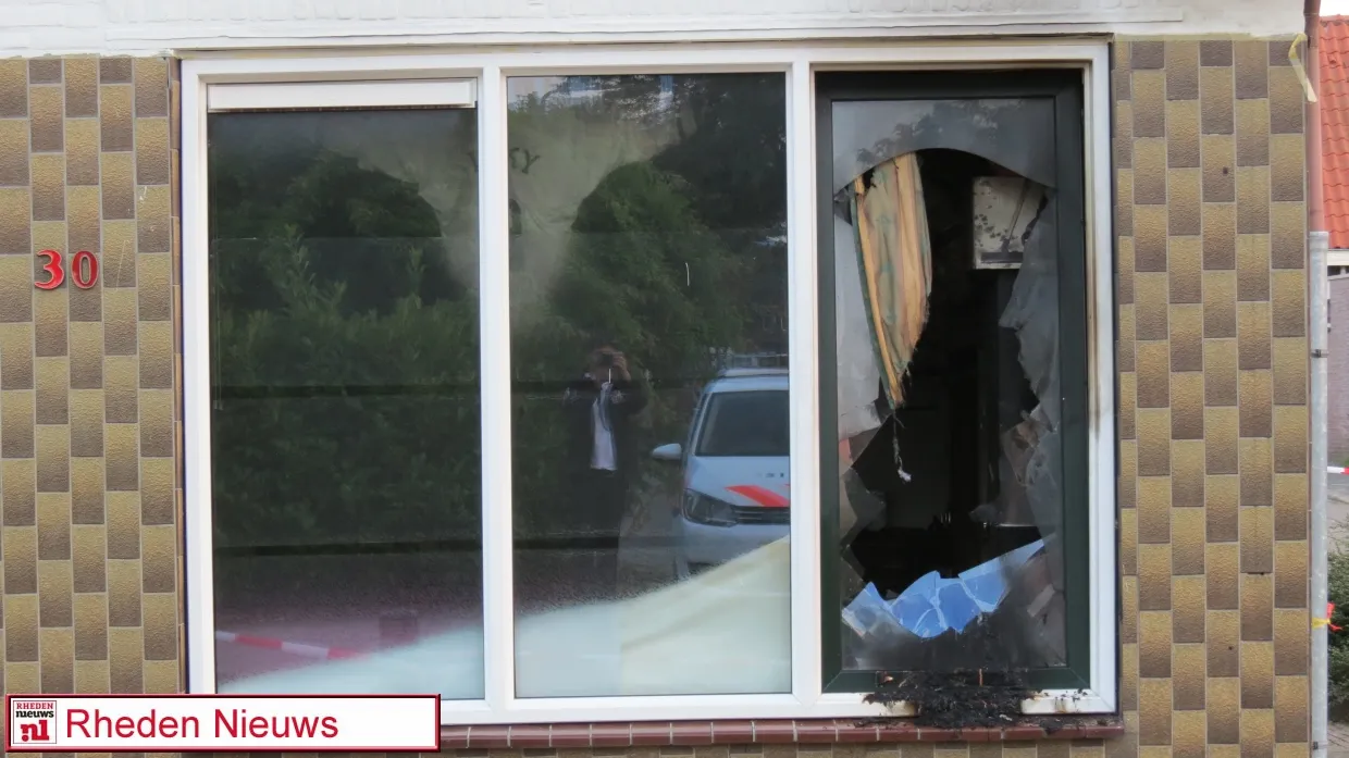 cjgo8jn1jn3z607xemfnfxpbb 2014 09 04 brand willemsstraat 003