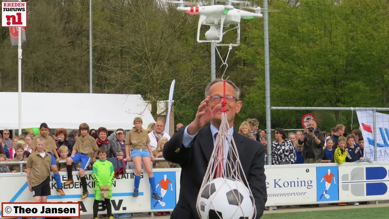 cp51h640oc23mbpbo98gp42nb 2014 04 09 de pinkenberg voetbal jeugd 010