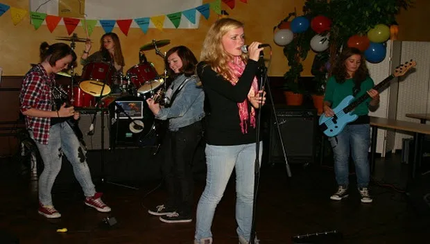 crb1jfeox6wbbm8b40zxnp2ix popprijs rheden 2012 meidengroep drop out