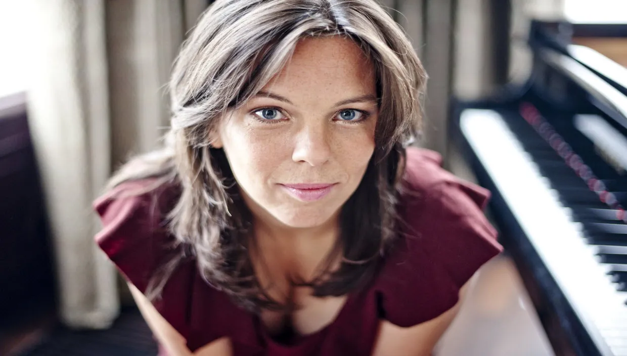 cux8h21y9zmn8a9s10a1cxrld dariavandenbercken