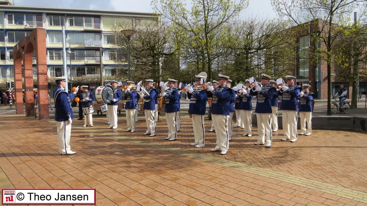 de overtuin 27 4 16 001 copy