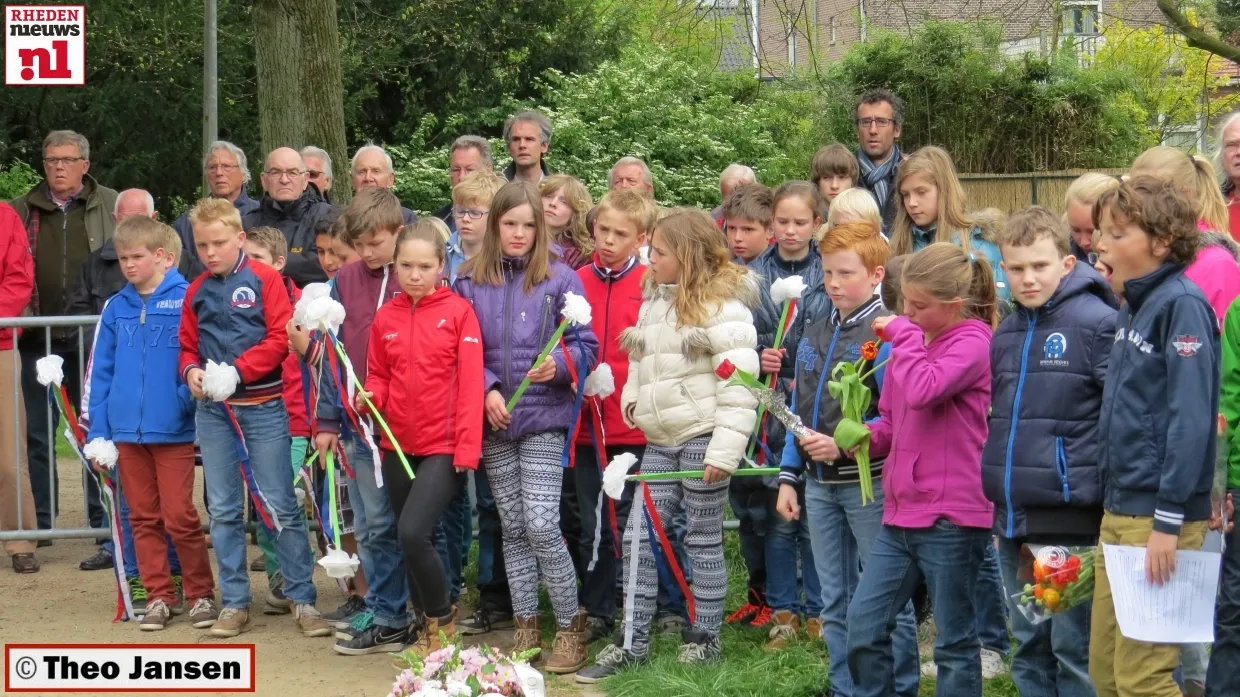 dqu3e4e904nvehu9j2ihqv7xb 2014 04 15 carolinapark herdenking 018