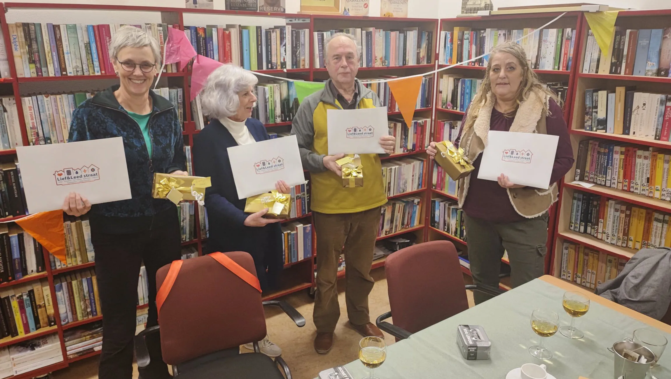 eerste gangmakers nemen lief en leedpotjes in ontvangst