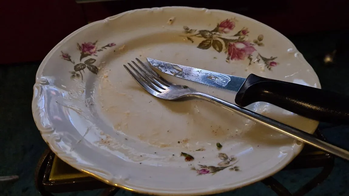 eten bord leeg rn