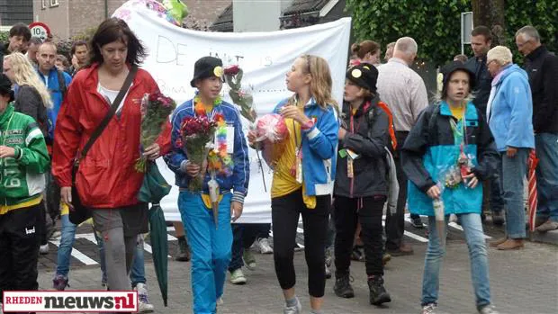 fburah5zq9euyuh42k8qyu9xn rheden avond4daagse intocht 20130613 13 custom