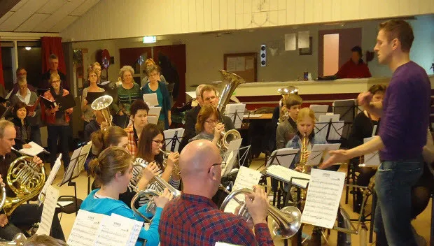 g12pbn16ktqfegyv5un7brtss in between