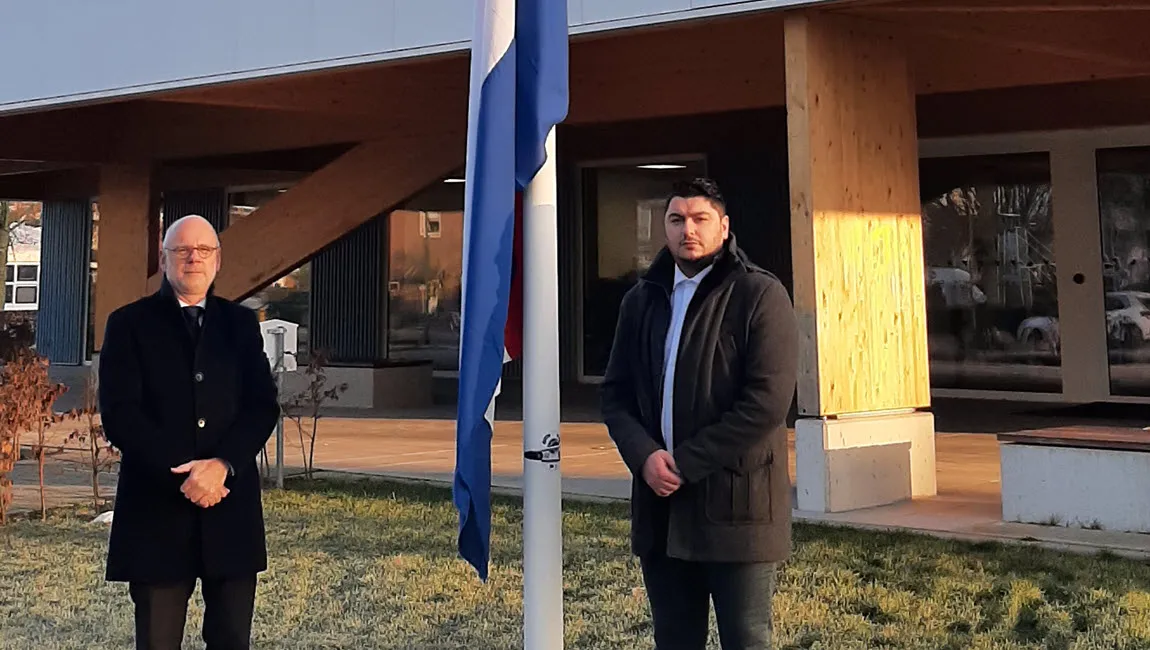 gemeente rheden vlag halfstok