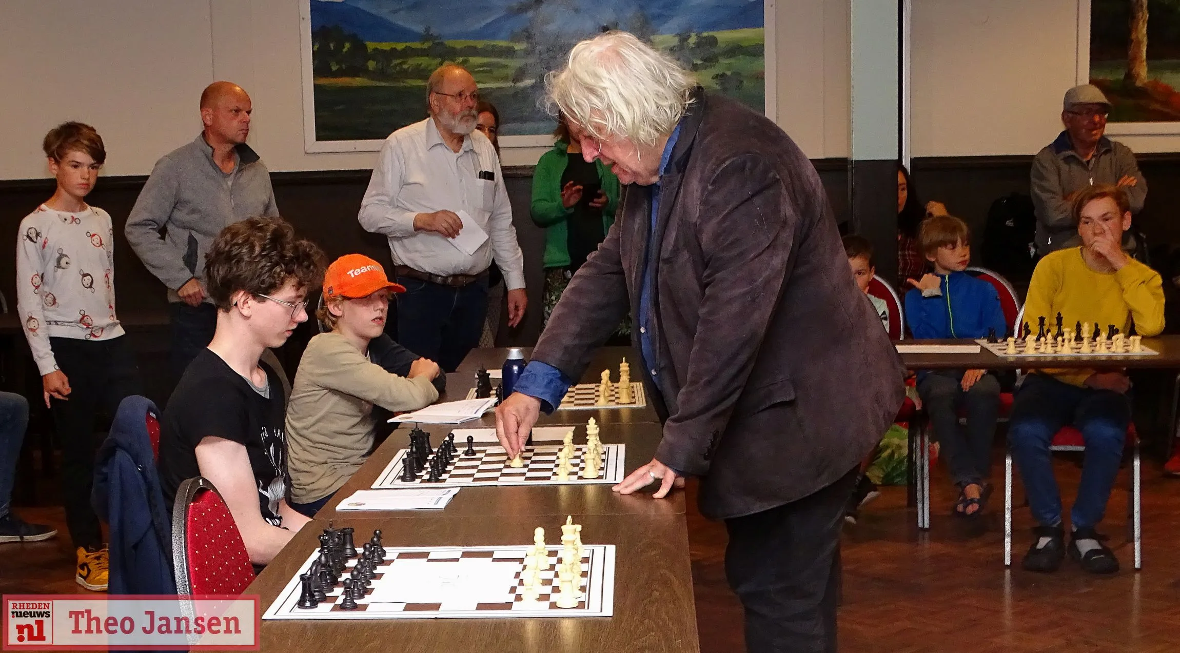 jeugd geniet van schaakshow met timman en bohm in theothorne 06 08 2023 1