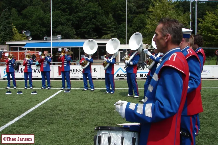 keyy9okrn222wlxbvjsxgl5qs aa march showband 018