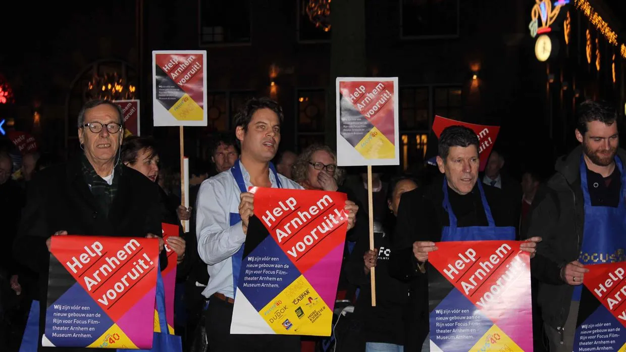 ko51rwk6avsus1vk54i973a0x onderwegnaarstadhuis