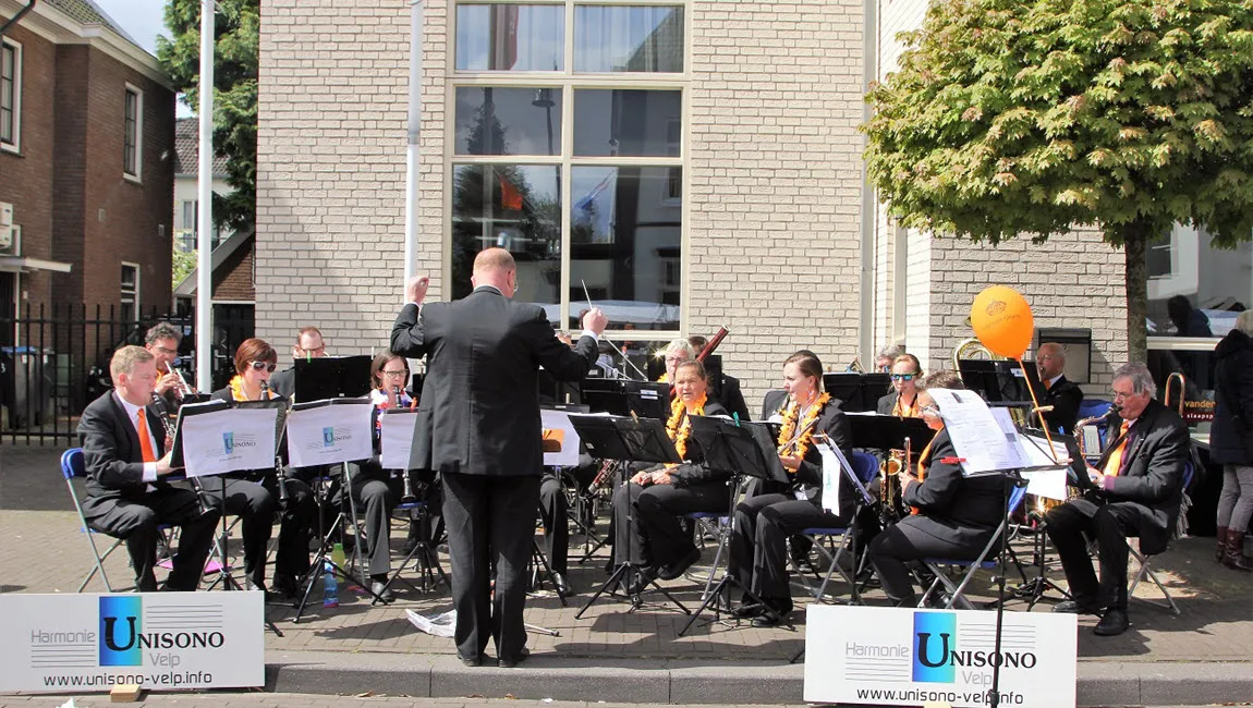 koningsdagconcert harmonie unisono koos roelofs