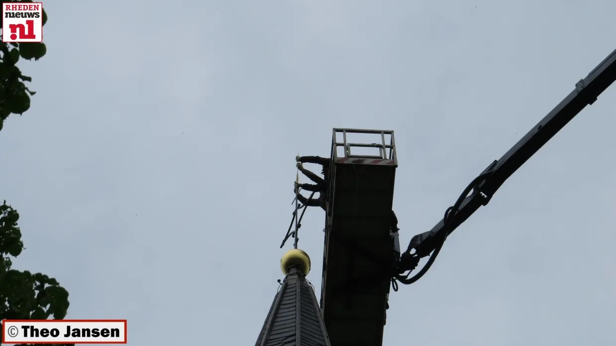 kvlfm2so73emv2pehsah3puia 2014 04 29 kerkstraat haan kerktoren oude jan 017