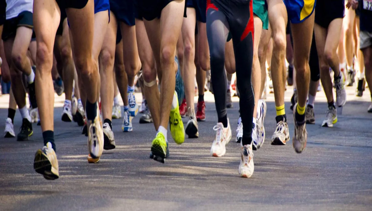 lwkr1qd51fv64z96xat1rsedx running group of people