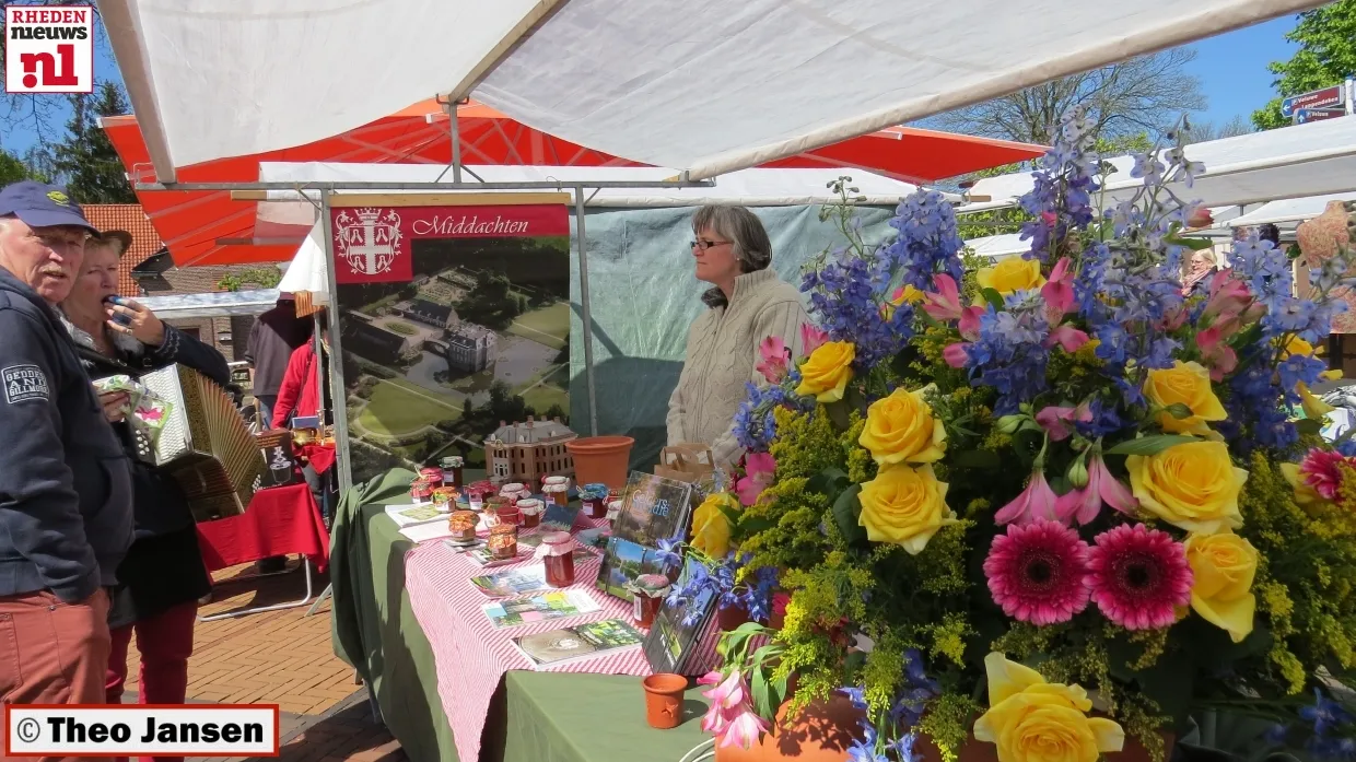 m8u315p42557325xhxreke9vz 2014 04 19 prinsses amaliahoek markt op steeg 003