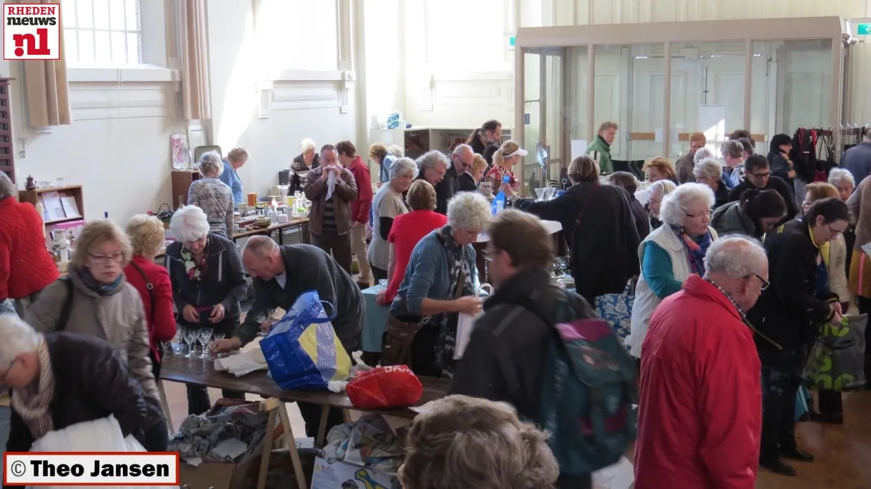 mnau2lkov435vbhb7l5evdp3n 2014 04 09 grote kerk rommelmarkt 015