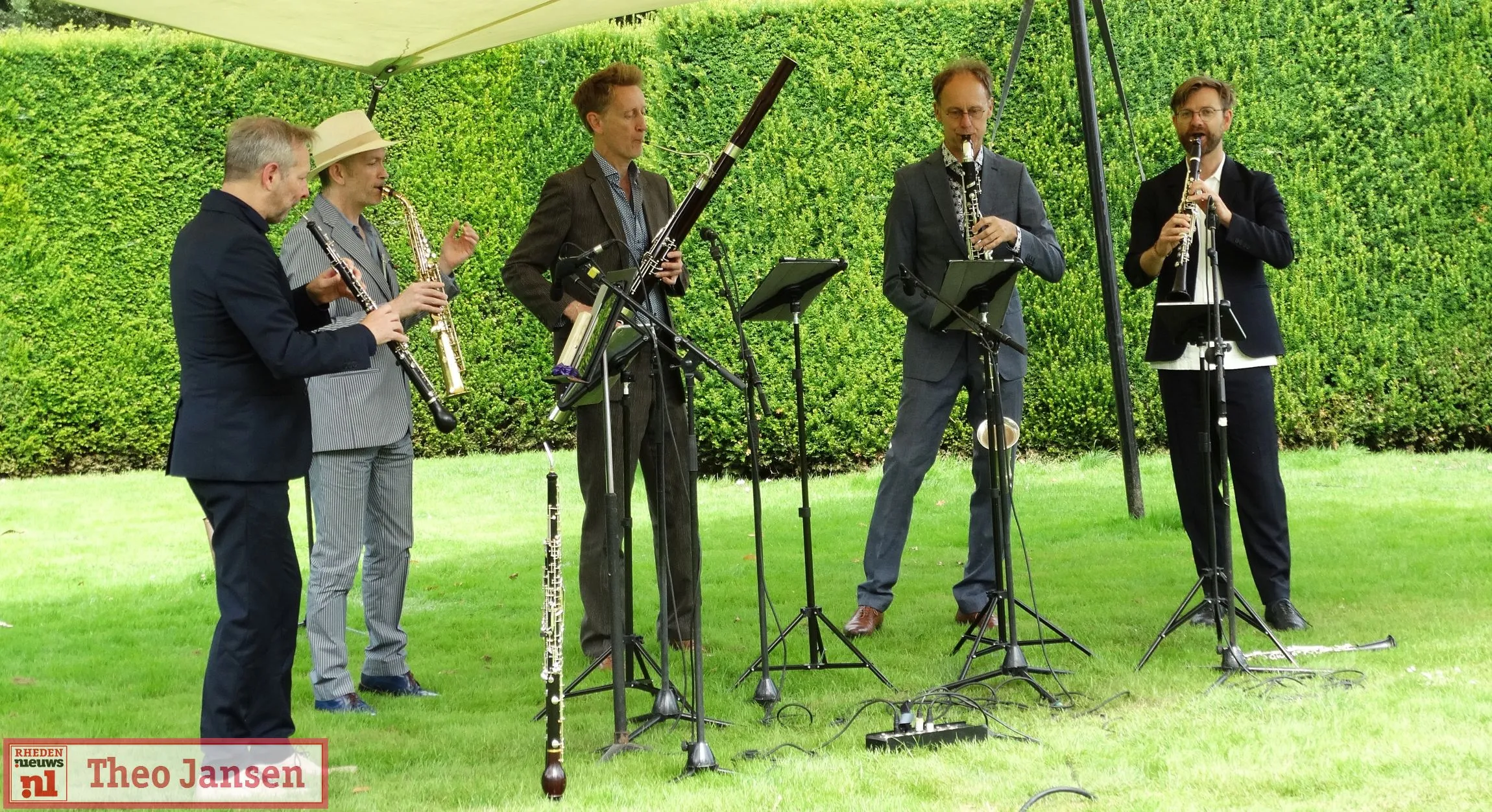 muziekliefhebbers genieten van het calefax rietkwintet 16 07 2023 1