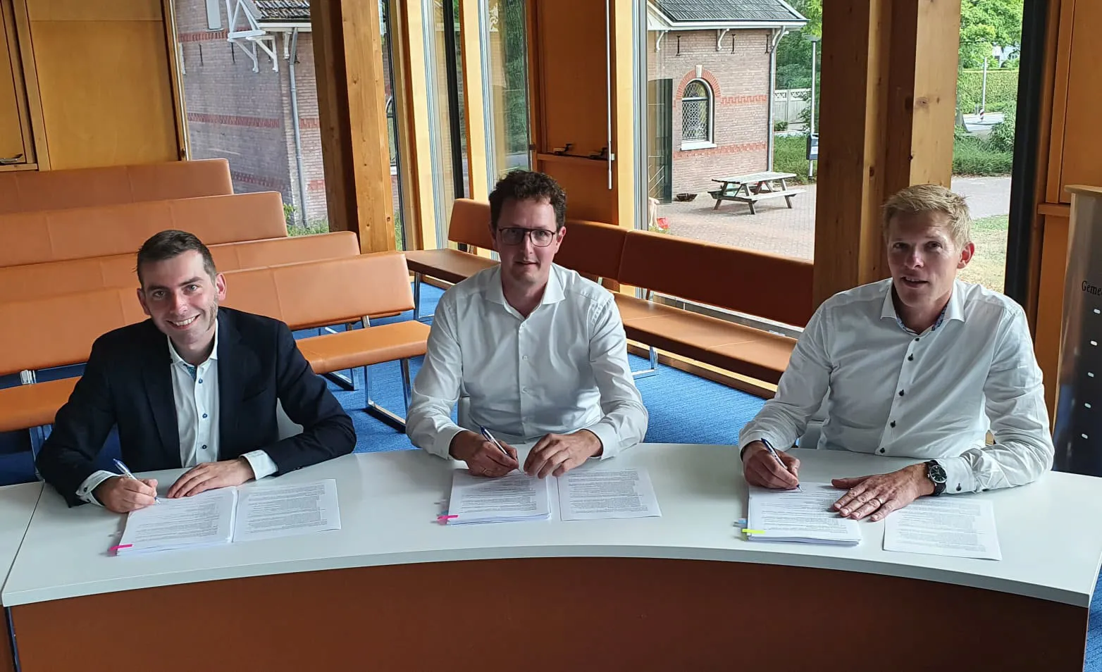 ondertekening 24 woningen in laag soeren gemeente rheden
