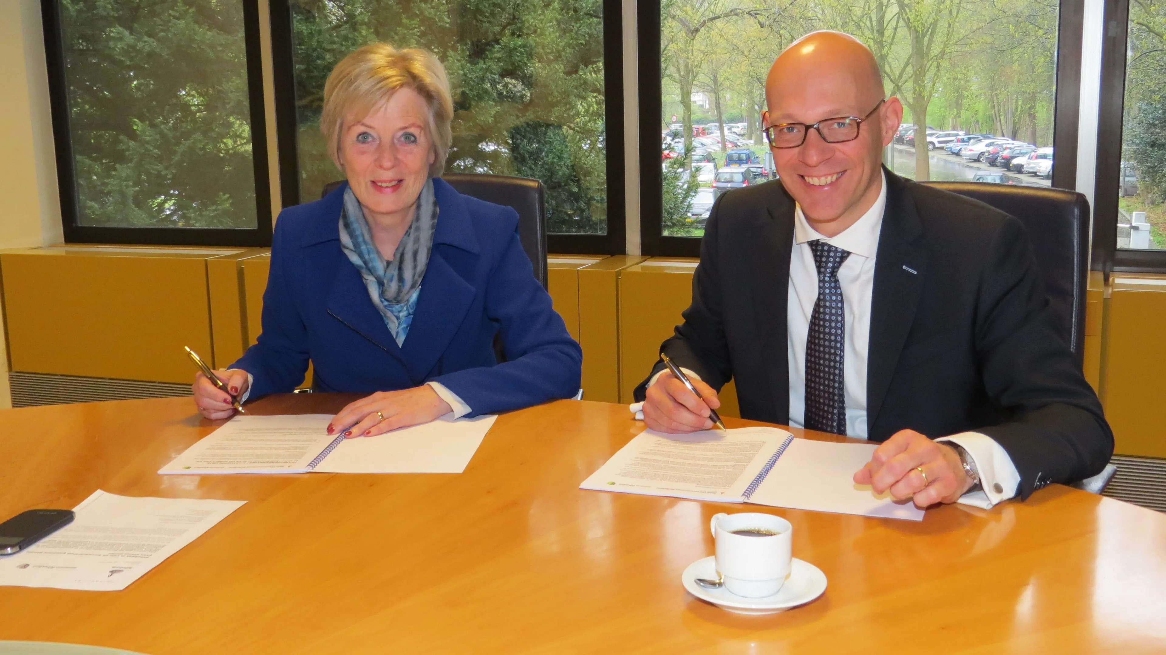 ondertekening rabobank gemeente rheden gemeentelijk servicecentrum velp