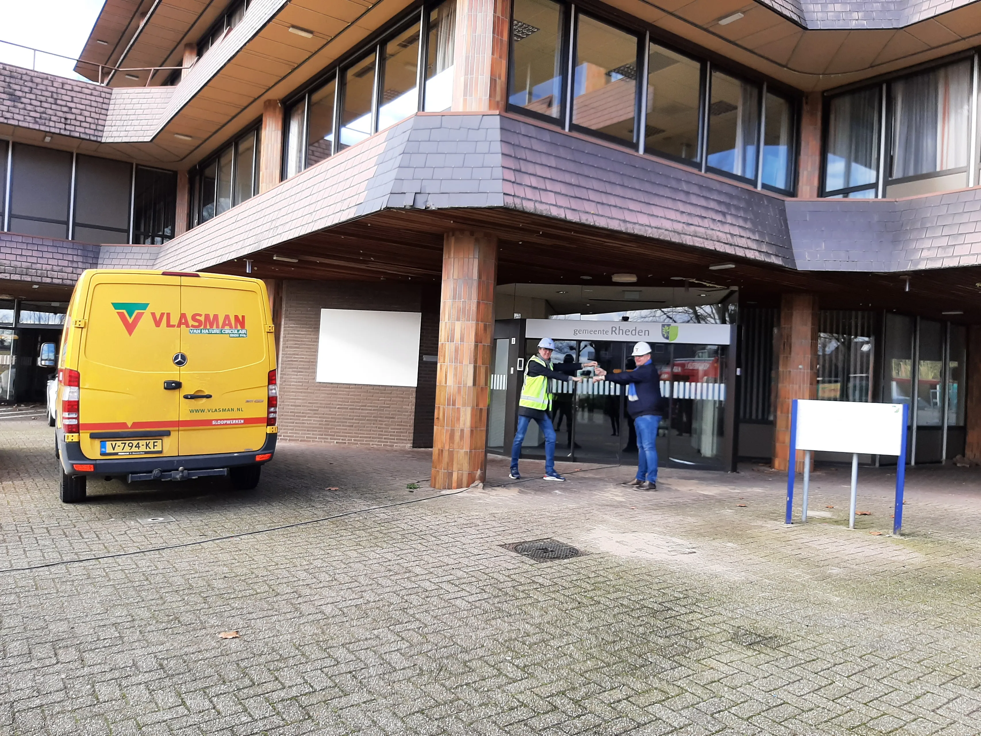 overdracht sleutel gemeentehuis aan sloper