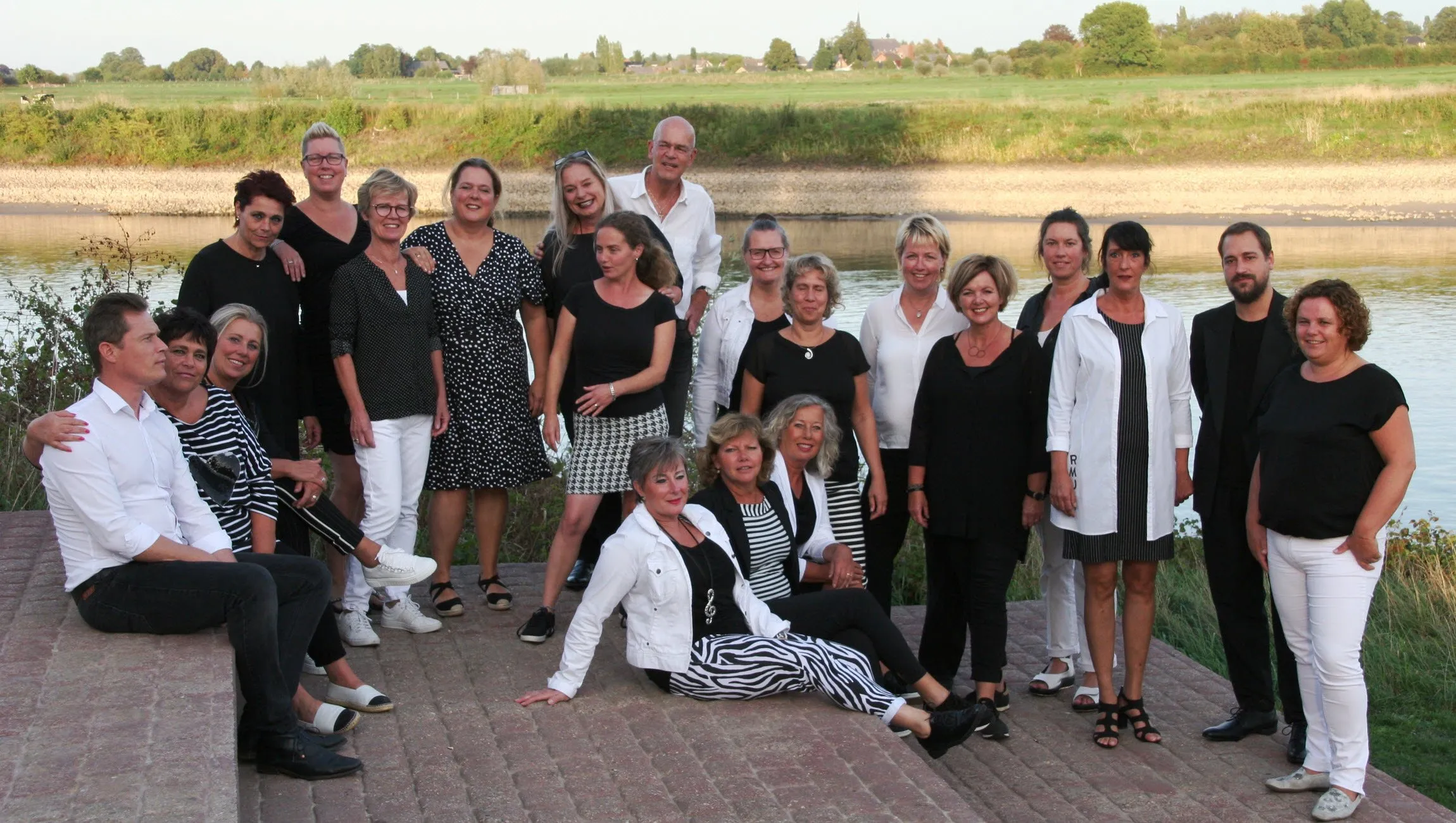 popkoor almost famous