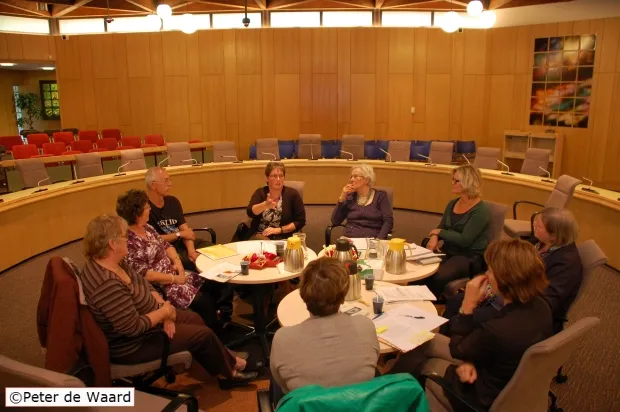 pppyp0ln2li4shyev9cshssym 2013 10 08 de steeg gemeentehuis kerngroep overlegt met stenfer