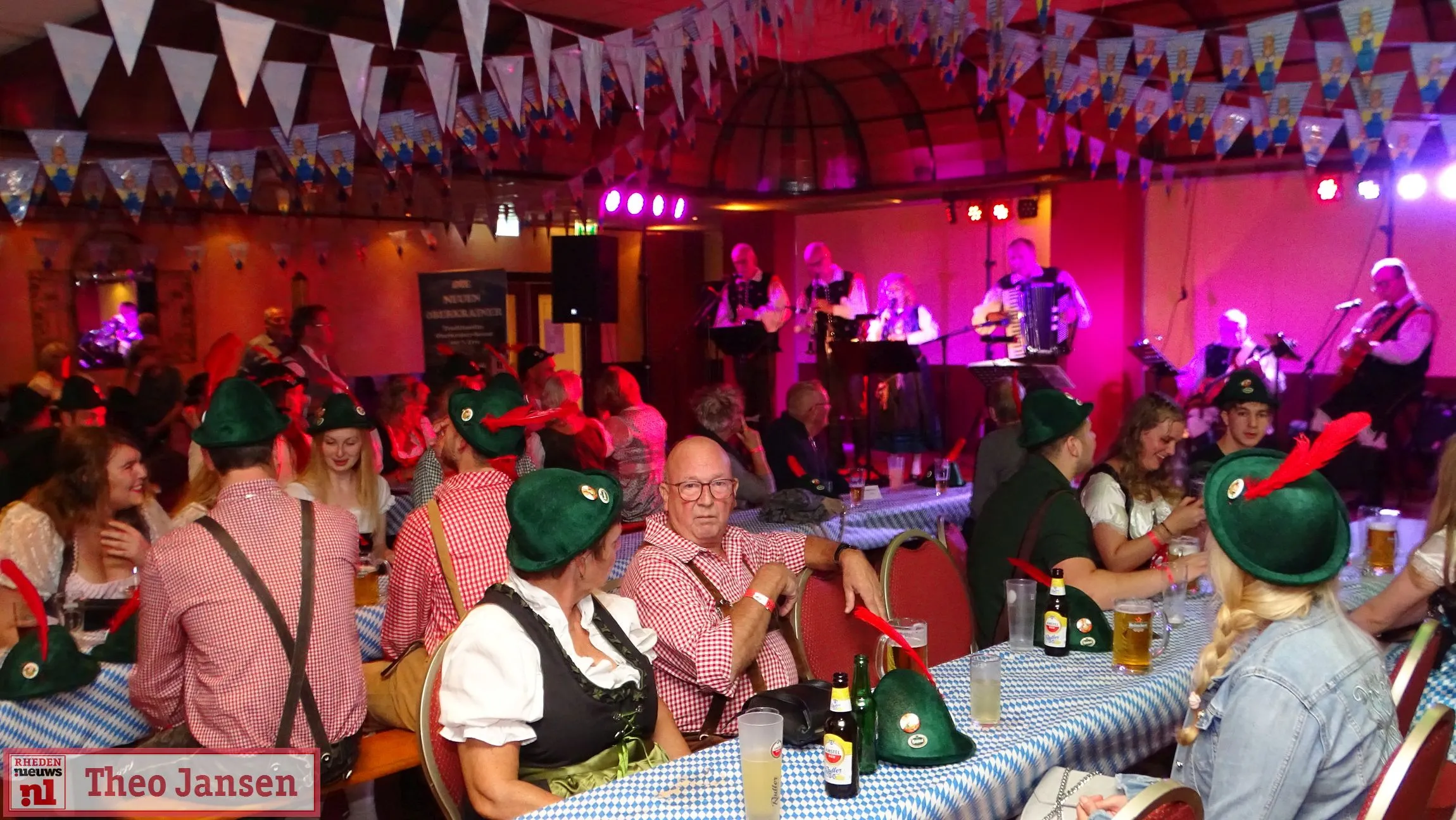 rhedens oktoberfest 2022 in partycentrum ons huis 1