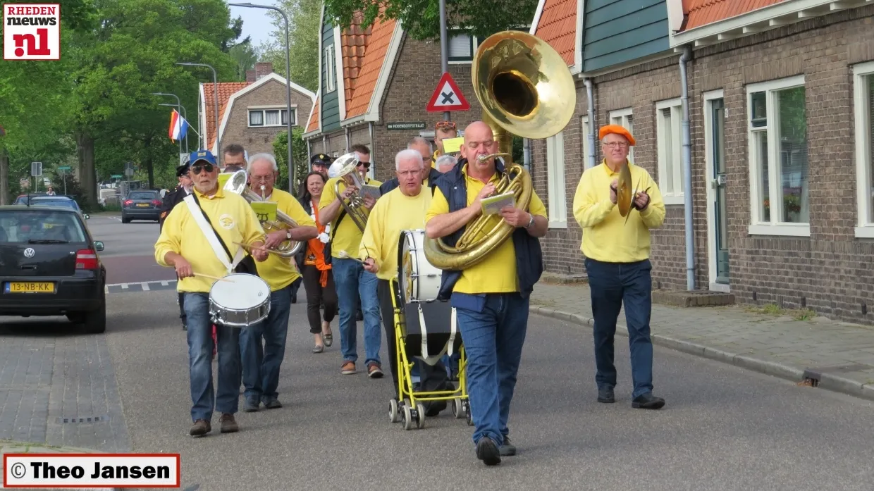 rmbxf4hsbvmembl64tn4ggbwk 2014 04 26 koningsdag dieren 003