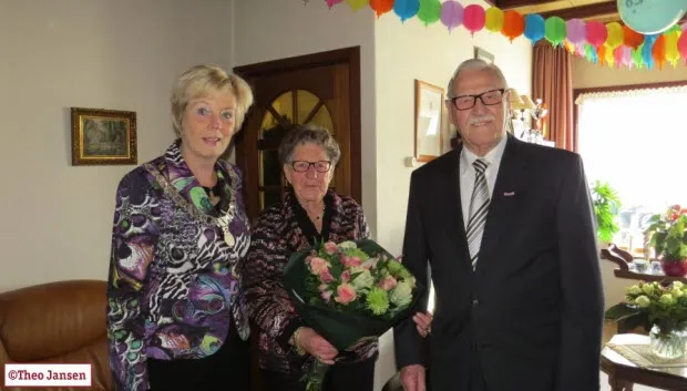 rmv5ajo4xsrc8gy7t33oya98w waardstraat 20 11 13 003