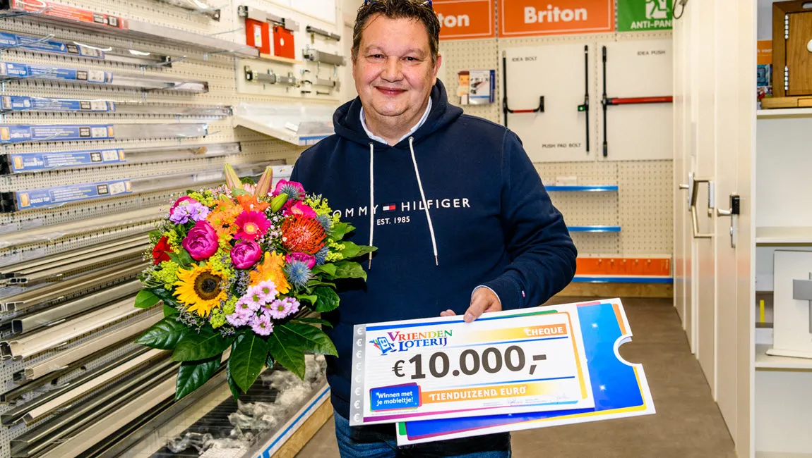 ron uit rheden wint 10000 euro bij de vriendenloterij 1