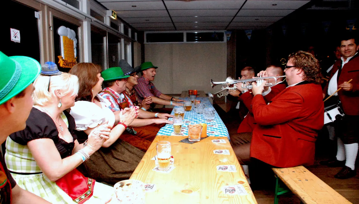 svaenn6bpfpateveljwzmcpgn dieren polysport oktoberfest 093