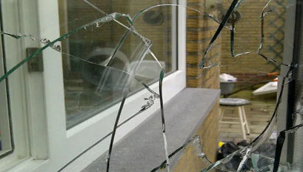 svtjxagwqqdbeny9sk0m04t1f inbraak glas