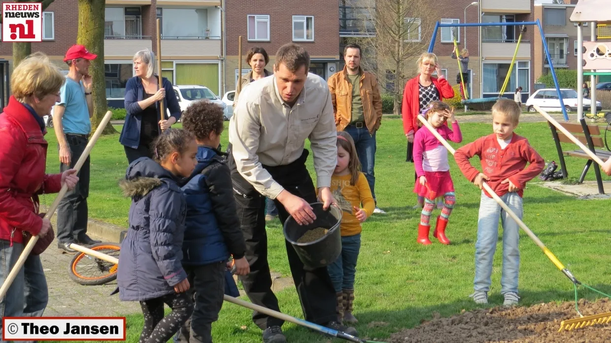 tuuqp80su19dhlm8mcfwfxll0 2014 03 28 kemphaanplein bloemstroken inzaaien007