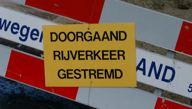 verkeersbord doorgaand rijverkeer gestremd