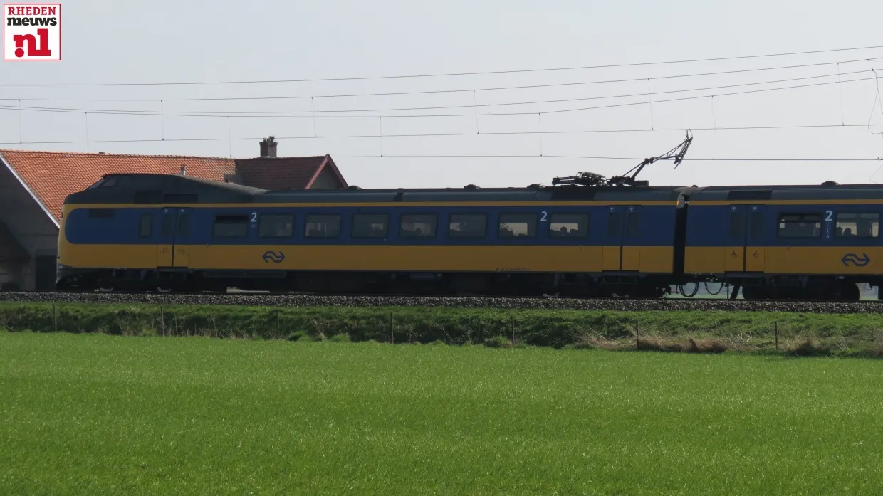 wai4cd9l5edh8bfjsz3yqbqdt 2014 03 28 kapotte bovenleiding trein velp014