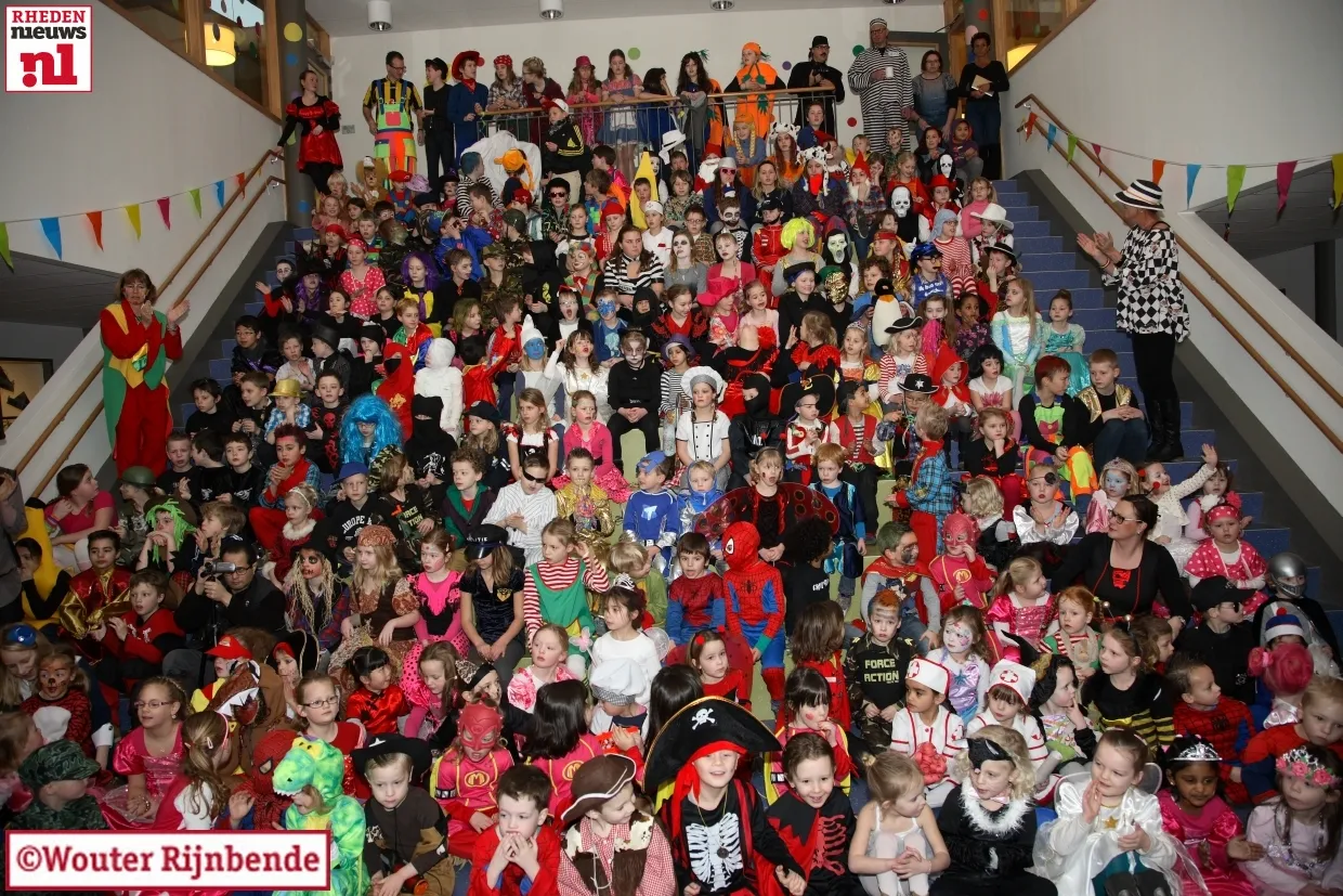 yjj1fucidehsiosvmeeqqefab 1402 02 28 carnaval kroeseboom001