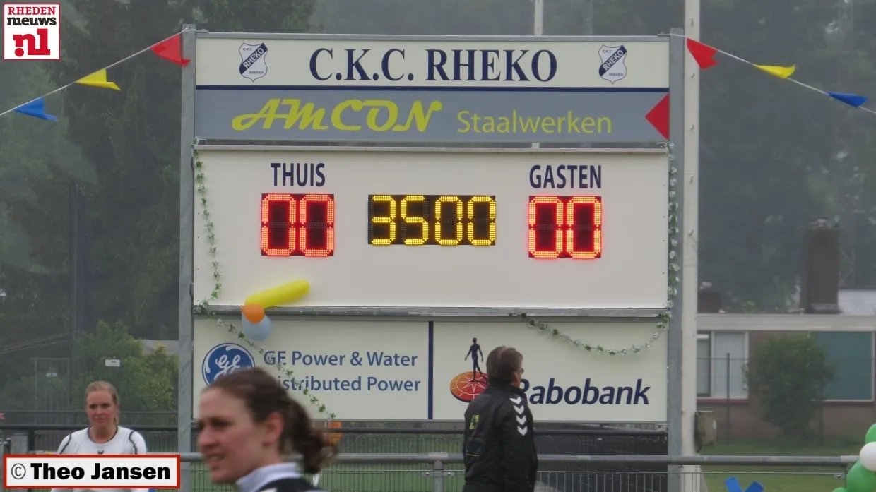 z29oa16nbbsw55j2tqxnxqwc7 2014 05 10 onthulling scorebord rheko 53 jaar 005