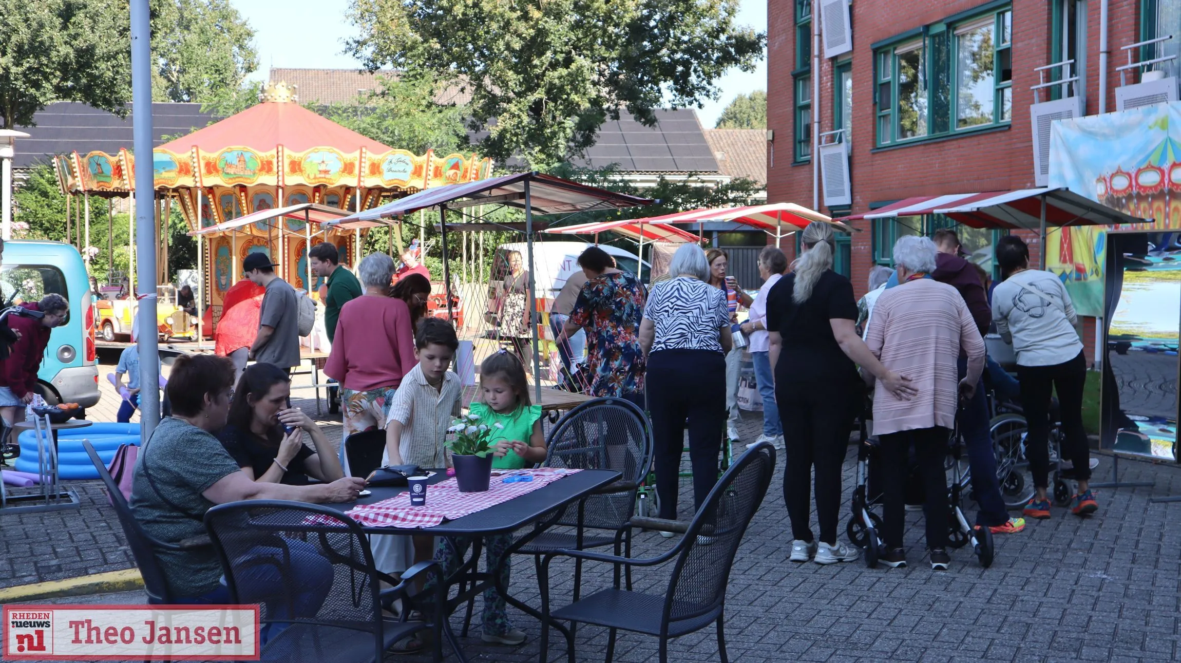 nostalgische kermis brengt gezelligheid naar verzorgingshuis rhederhof 2024 0
