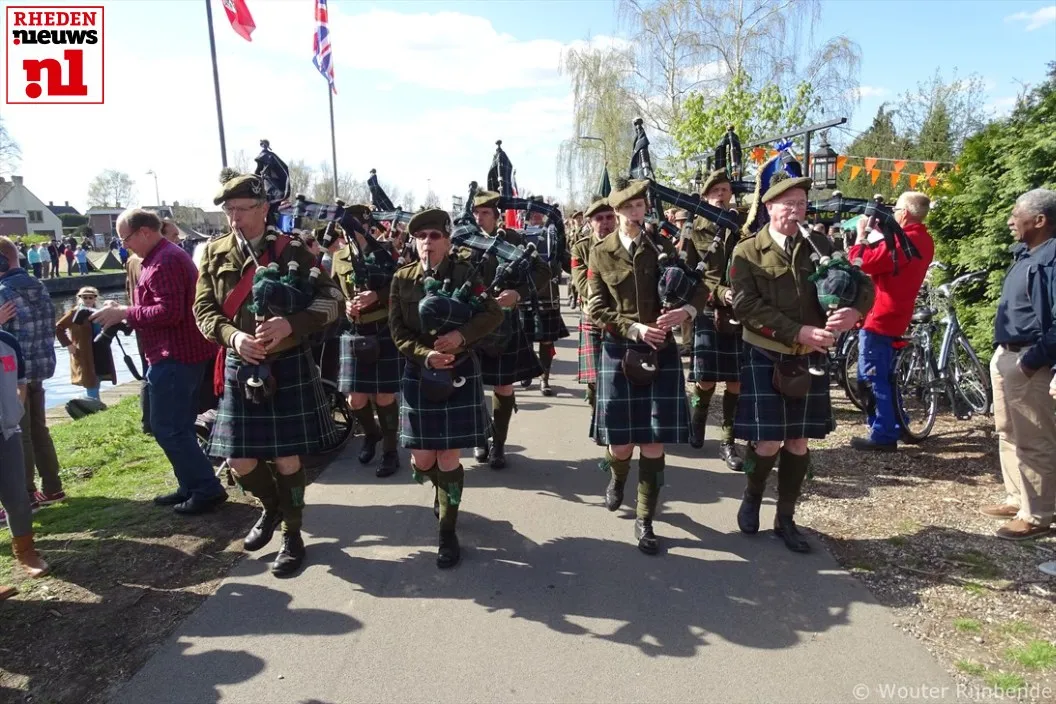 2015 04 18 bevrijdingsoptocht dieren 057