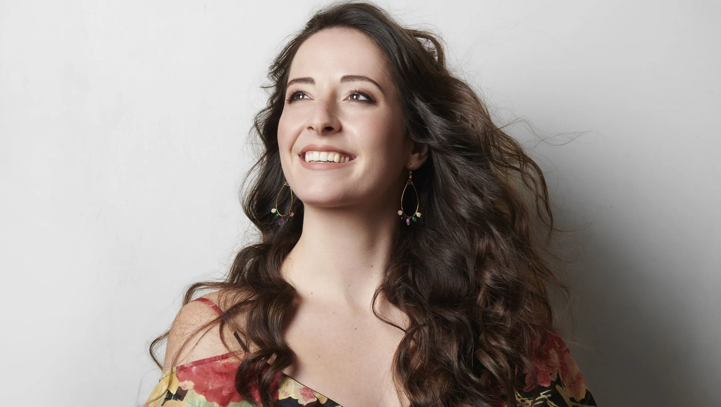 gaia zsames zangeres soliste bij concert in de oude jan