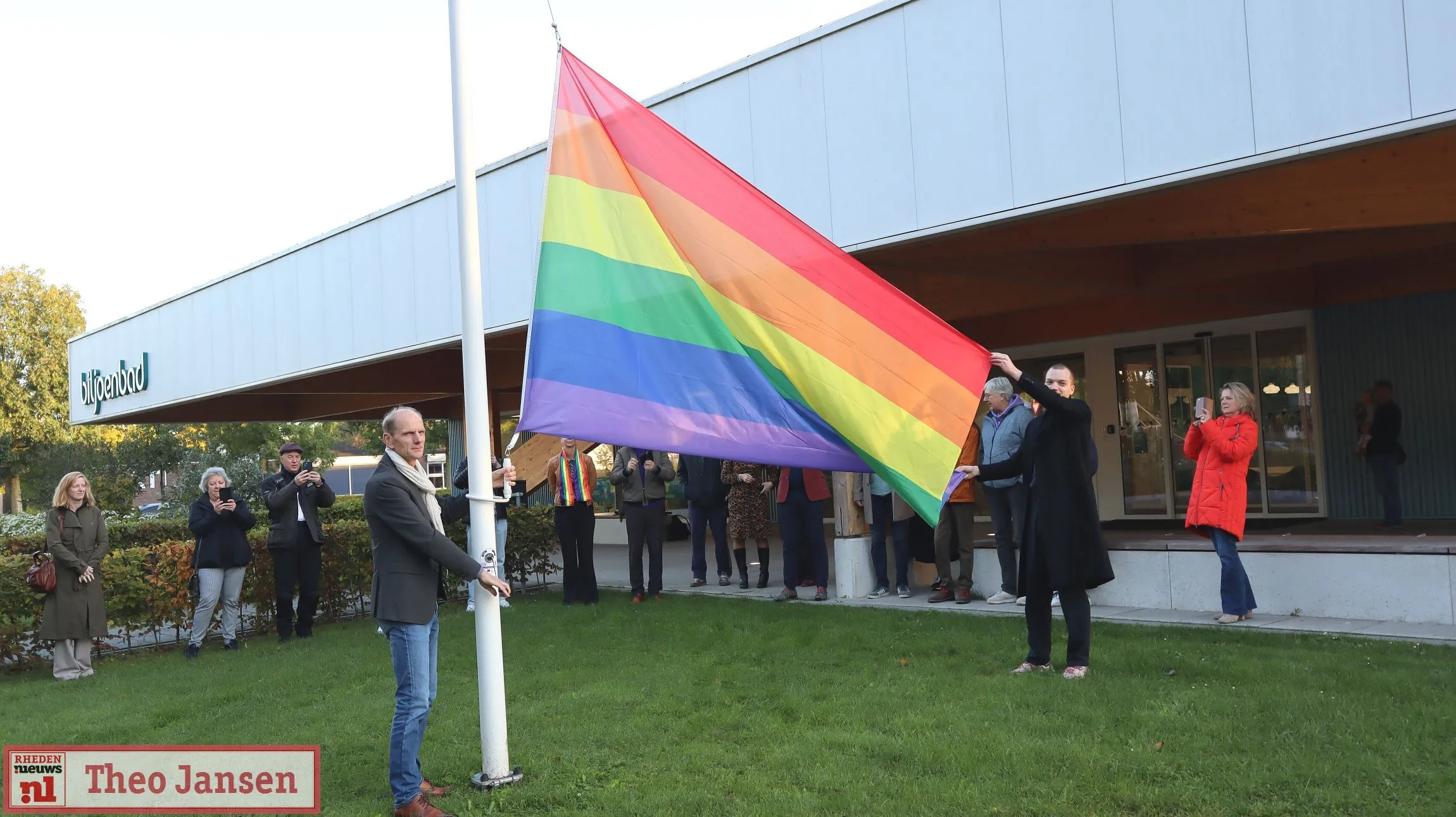 gemeente rheden hijst de regenboogvlag en viert diversiteit en inclusie 11 10 2024 1