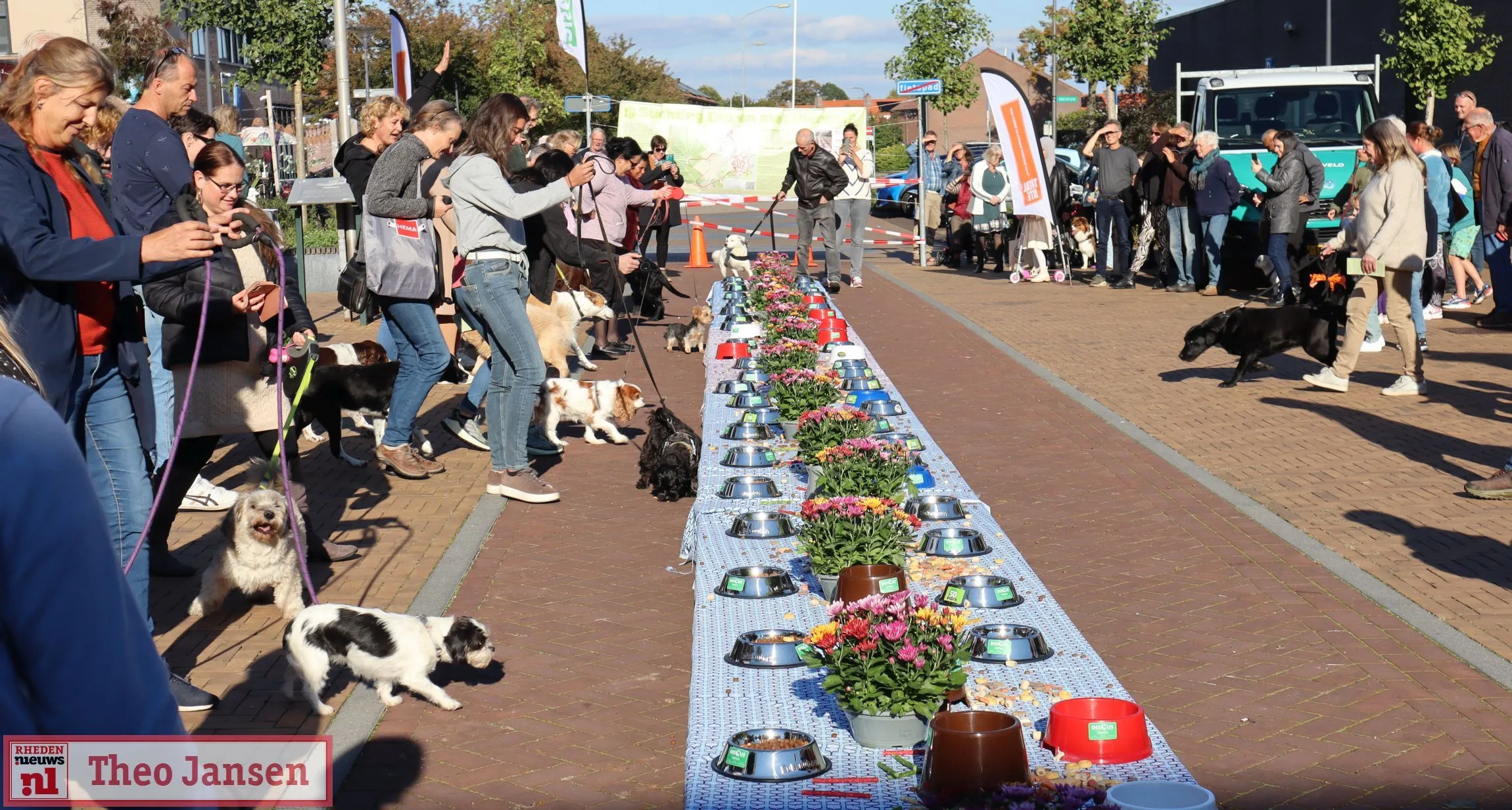gezellig dierendagbuffet in dieren trekt weer veel baasjes en viervoeters 05 10 2024 5