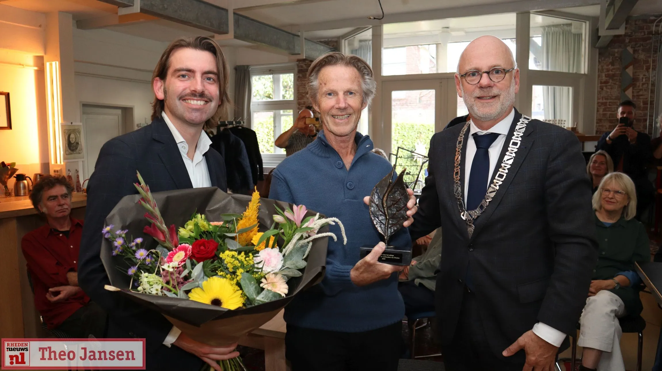 kunstenaar gerrit van middelkoop ontvangt de rhedenaar 07 10 2024 1