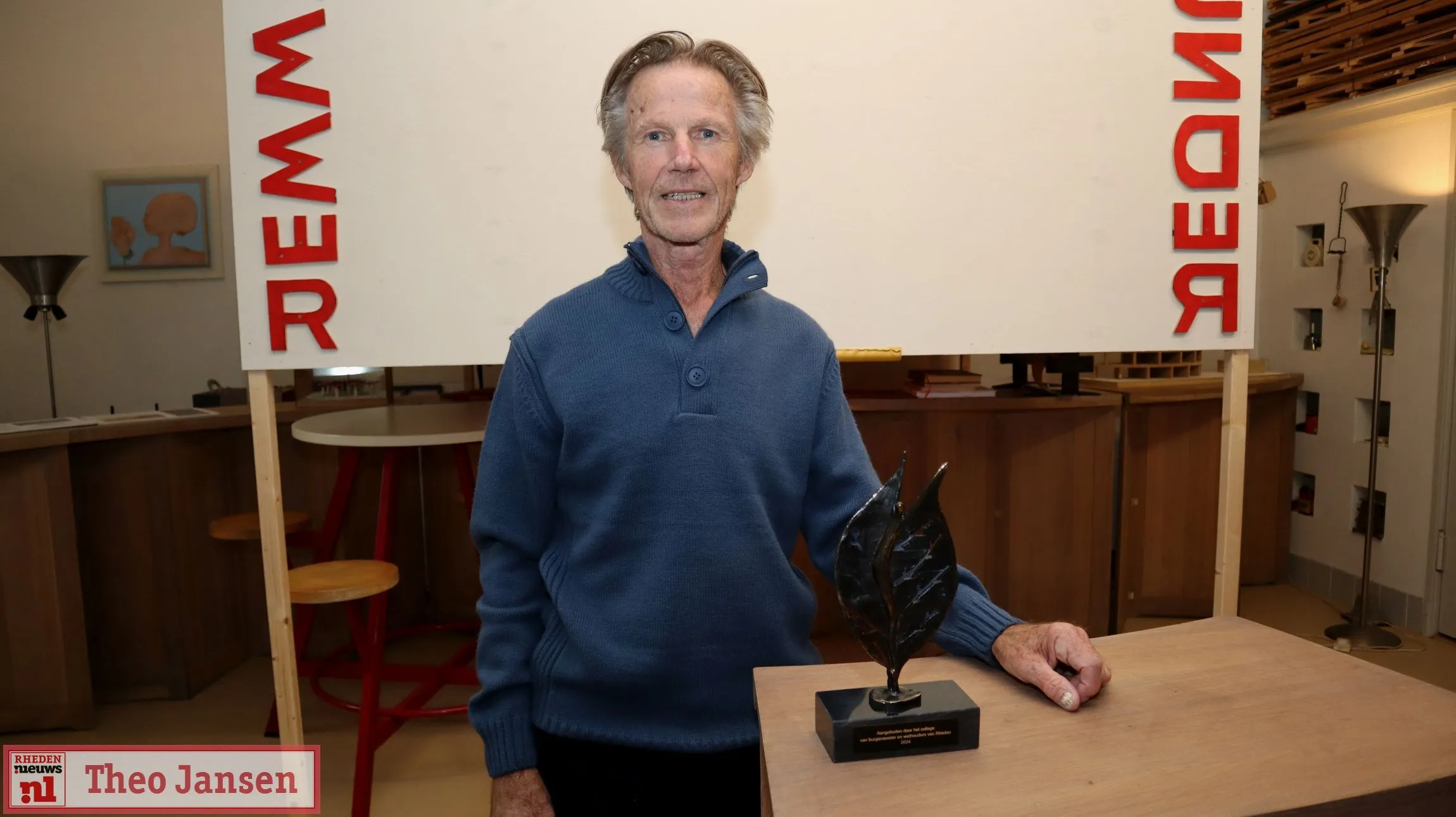 kunstenaar gerrit van middelkoop ontvangt de rhedenaar 07 10 2024 13