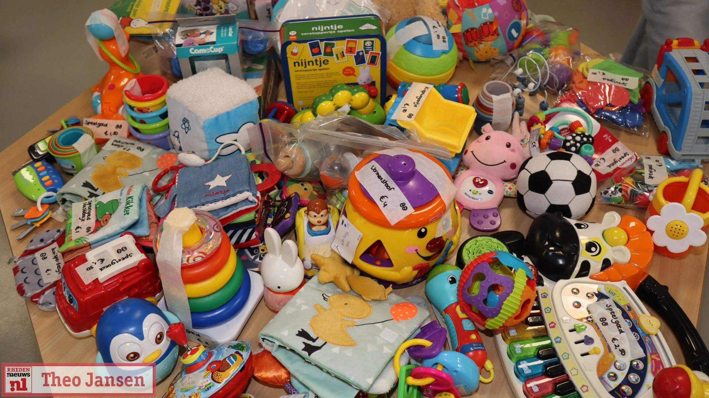 Drukte bij kinderkleding- en speelgoedbeurs in Ellecom