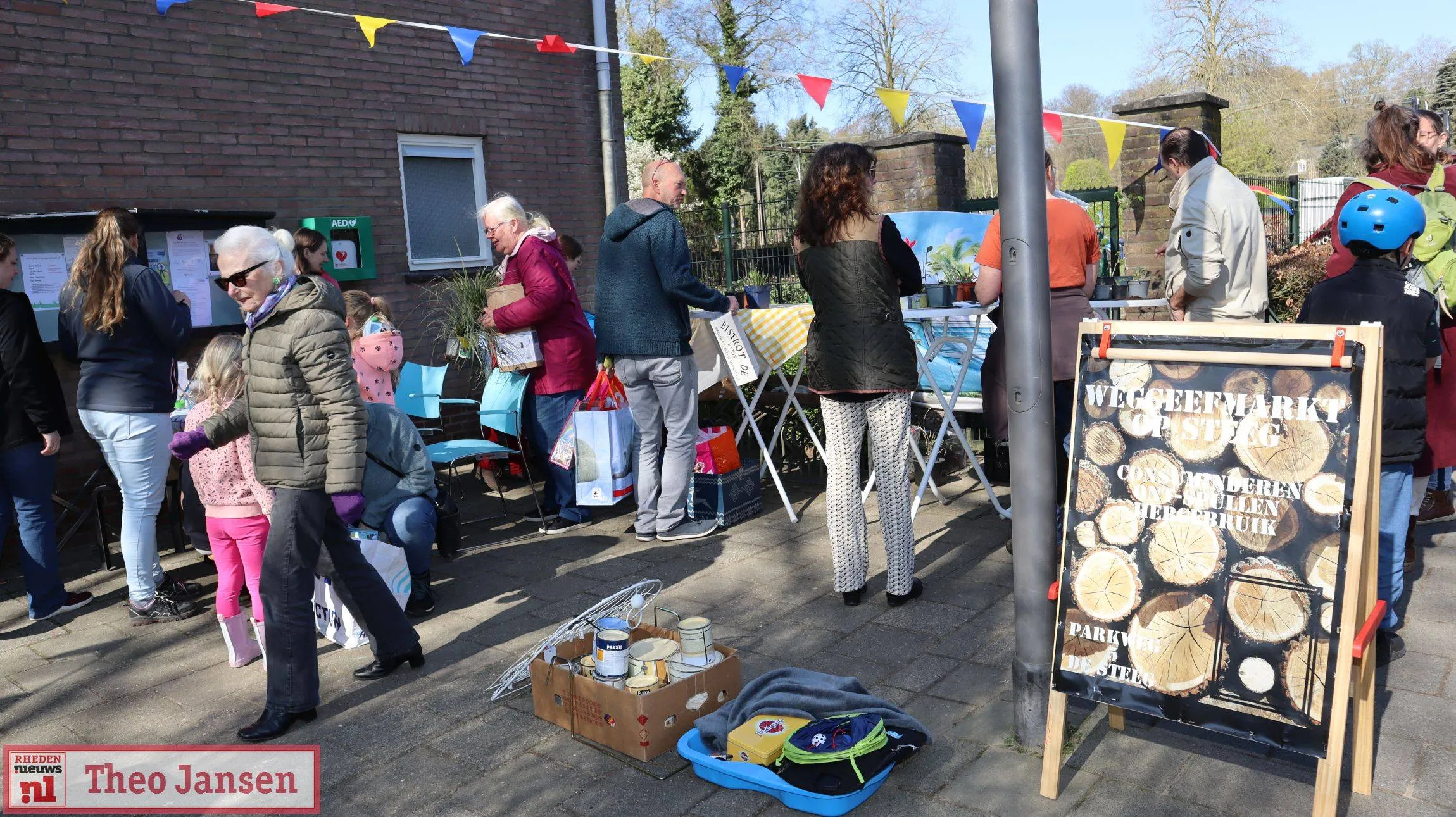 grote belangstelling voor vierde editie van weggeefmarkt in de steeg 05 04 2025 1