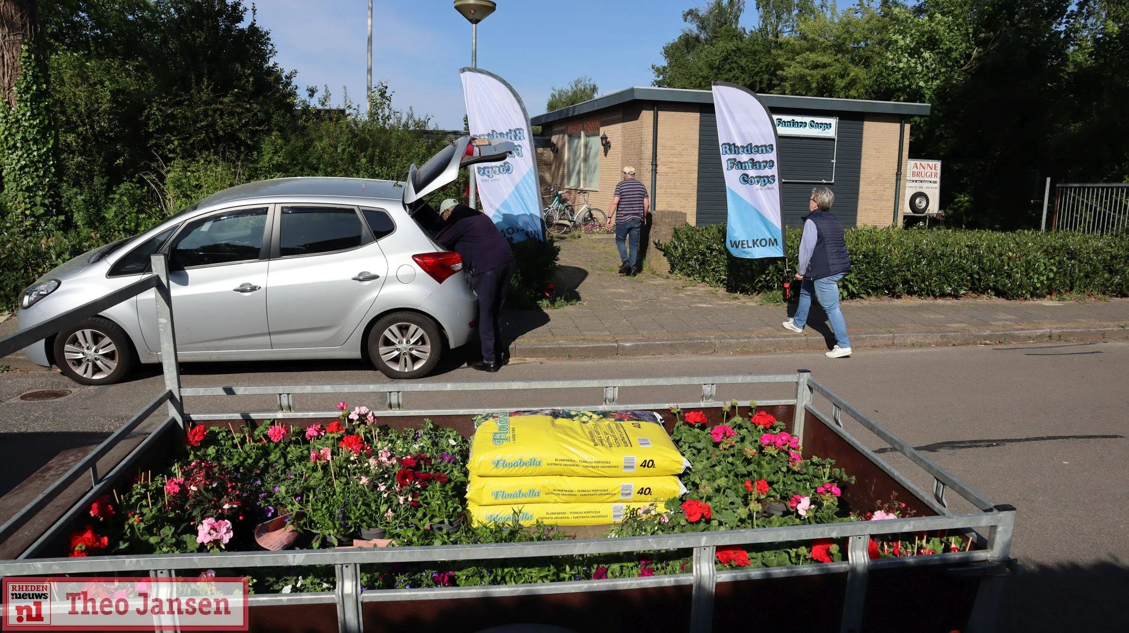 geslaagde bloemenactie van het rhedense fanfare corps 03 05 2025 1